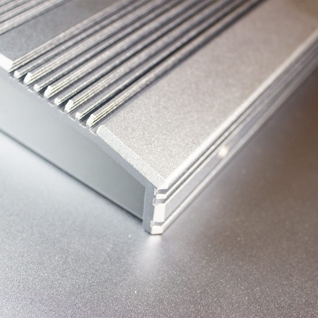 15.0寸TFT液晶显示模组-1024x768 分辨率电容触摸屏